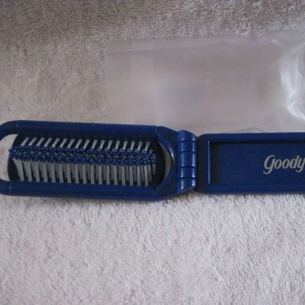 Goody Compact Collapsible Pocket Travel Purse Brush Old Style Pop Open Case 2004